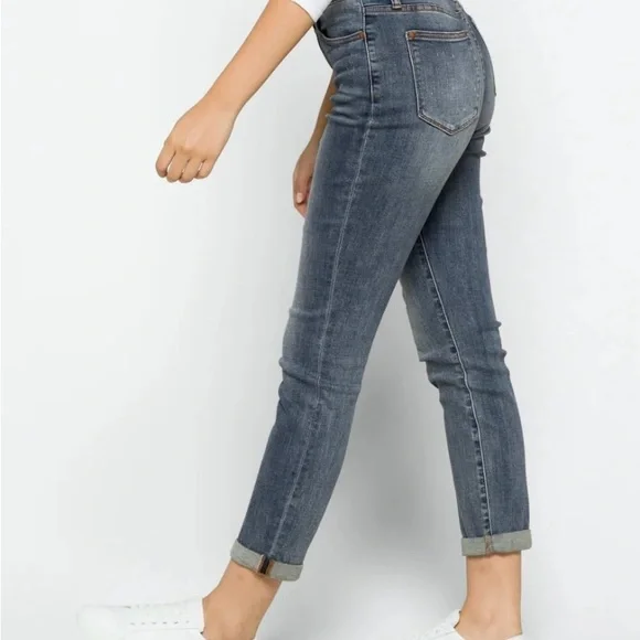 Women’s Judy Blue Low Rise Boyfriend Distressed Jeans; Size 14. - Picture 2 of 16